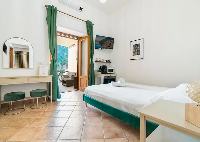 Lia's - Il Monticello 3*